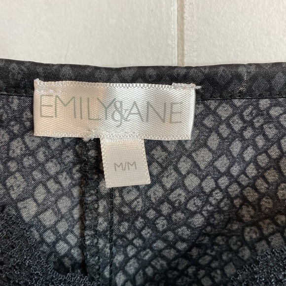 💚 Emily & Jane | Black Lace Trim Animal Print Cami Top - medium - Picture 2 of 5